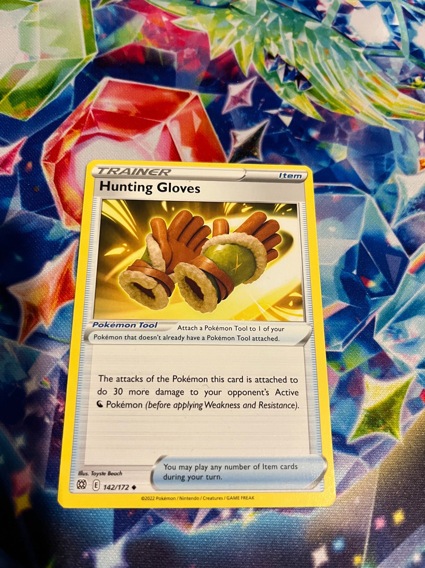 Pokémon - Hunting Gloves 142/172 NM/LP